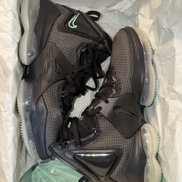 Nike Lebron 19 Basketball Shoes - Picture 2 of 10